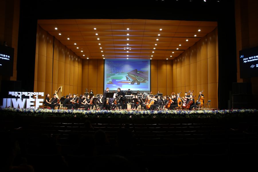 Domenico Cima sul palco al Jeju International Wind Ensemble Festival